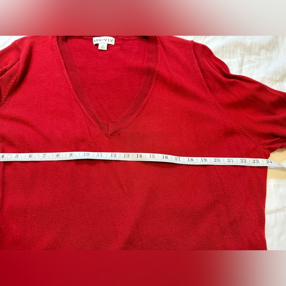 Gorgeous red v-neck sweater - Picture 3 of 4